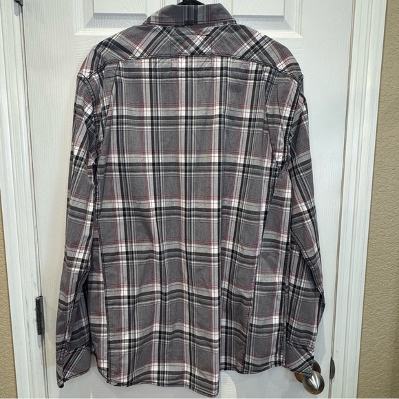 Buckle Black Athletic Fit Men's XL Long Sleeve Button Down Plaid Shirt Black Red - Picture 2 of 7
